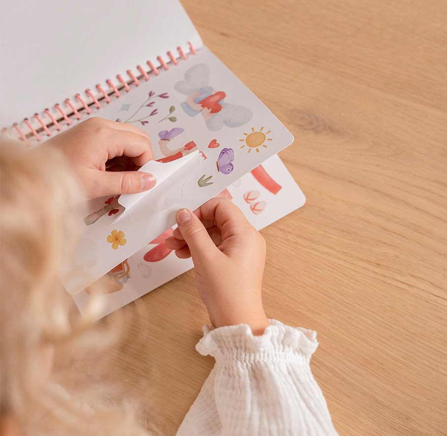 Anzieh und Stickerbuch Rosa & Friends Detail 6
