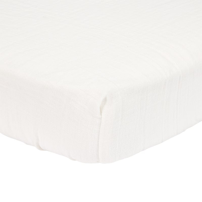 Hydrophiles Spannbettlaken für Kinderbett Soft White Studio Aufnahme