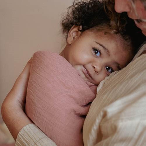 Swaddle Rosa Größe 120 cm Essentials Anwendung