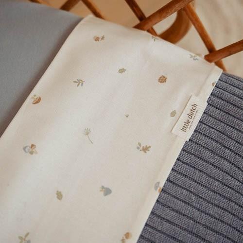 Wiege Decke Blau Essentials Anwendung