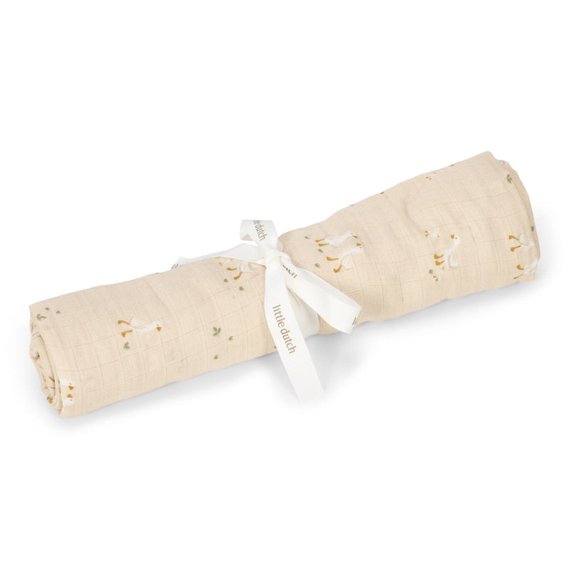 Wickeltuch Beige 120 cm Newborn Naturals Kleine Gans Studio Aufnahme