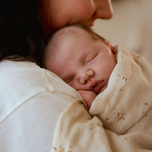 Wickeltuch Beige 120 cm Newborn Naturals Kleine Gans Anwendung
