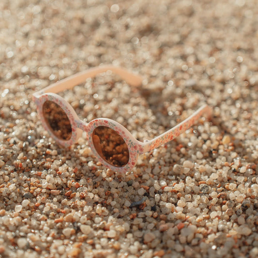 Sonnenbrille Rosa Blumenmuster Anwendung