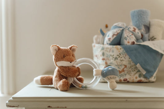 Little Dutch Ringrassel Fuchs blau Detailansicht