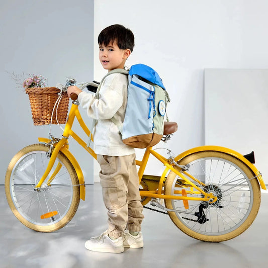 Lässig Kinderrucksack Outdoor geöffnet mit Hauptfach und Klickverschluss Grün Blau