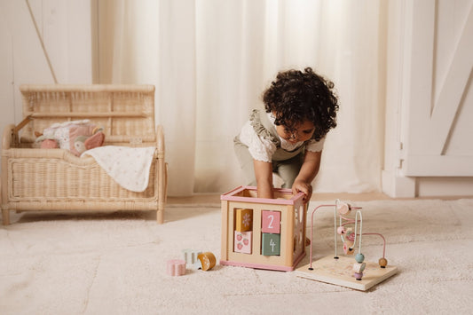 Little Dutch rosa Aktivitäten Motorik Würfel Personalisierung Taufe Fairy Garden von der Seite