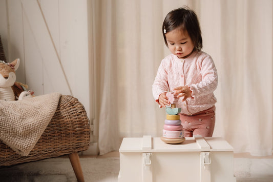 Little Dutch rosa Holz Stapelturm mit Ringen Personalisierung Geburt - Fairy Garden Detailansicht