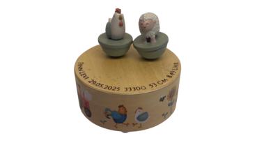 Little Dutch Holz Spieluhr mit tanzenden Figuren Little Farm Detailansicht