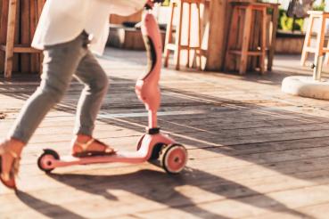 Scoot & Ride Highwaykick 1 rose - 2in1 Kickboard mit Sitz rosa 1-5 Jahre