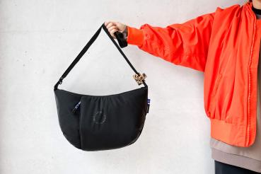 laessig Wickeltasche Crossbody schwarz Detailansicht
