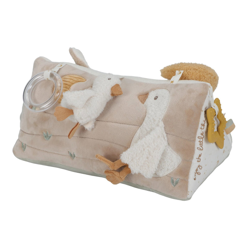 Aktivitätsdreieck Newborn Naturals Beige mit Hase und Vogel Studio-Aufnahme