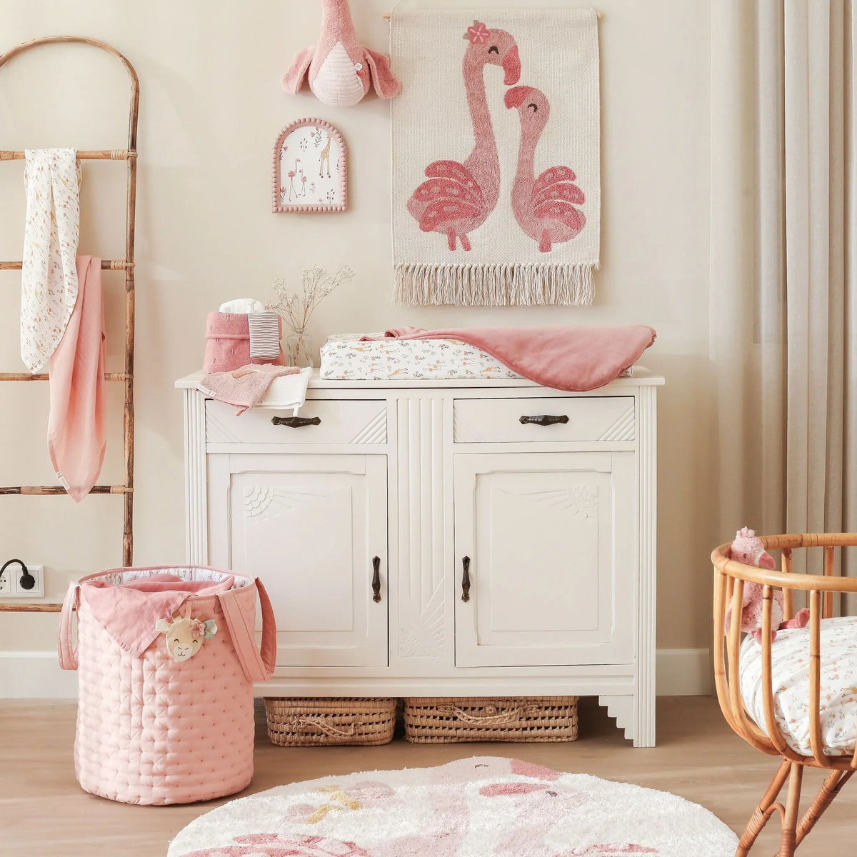 Little Dutch Pucktuch 120x120 cm Blooming Safari, gerollt mit Flamingo Giraffe Musselindruck im Safari Friends Kinderzimmer für süsse Girls
