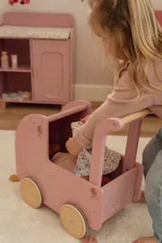 Little Dutch Puppenwagen Holz Spielszene Kind