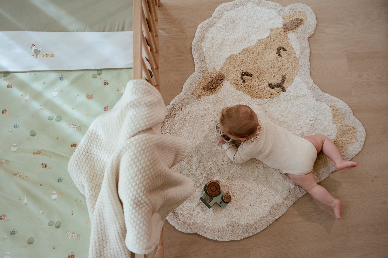 Little Dutch Little Farm Spielzeug mit Bauernhofmotiven wie Kuh, Schaf und Huhn – Soft- und Holzspielzeug für Babys in natürlichen Farben