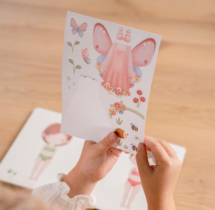Anzieh und Stickerbuch Rosa & Friends Detail 4