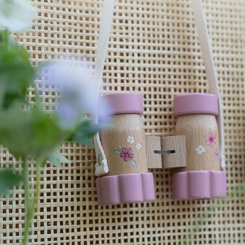 Little Dutch rosa Kinder Fernglas Holz - Fairy Garden - Im Einsatz