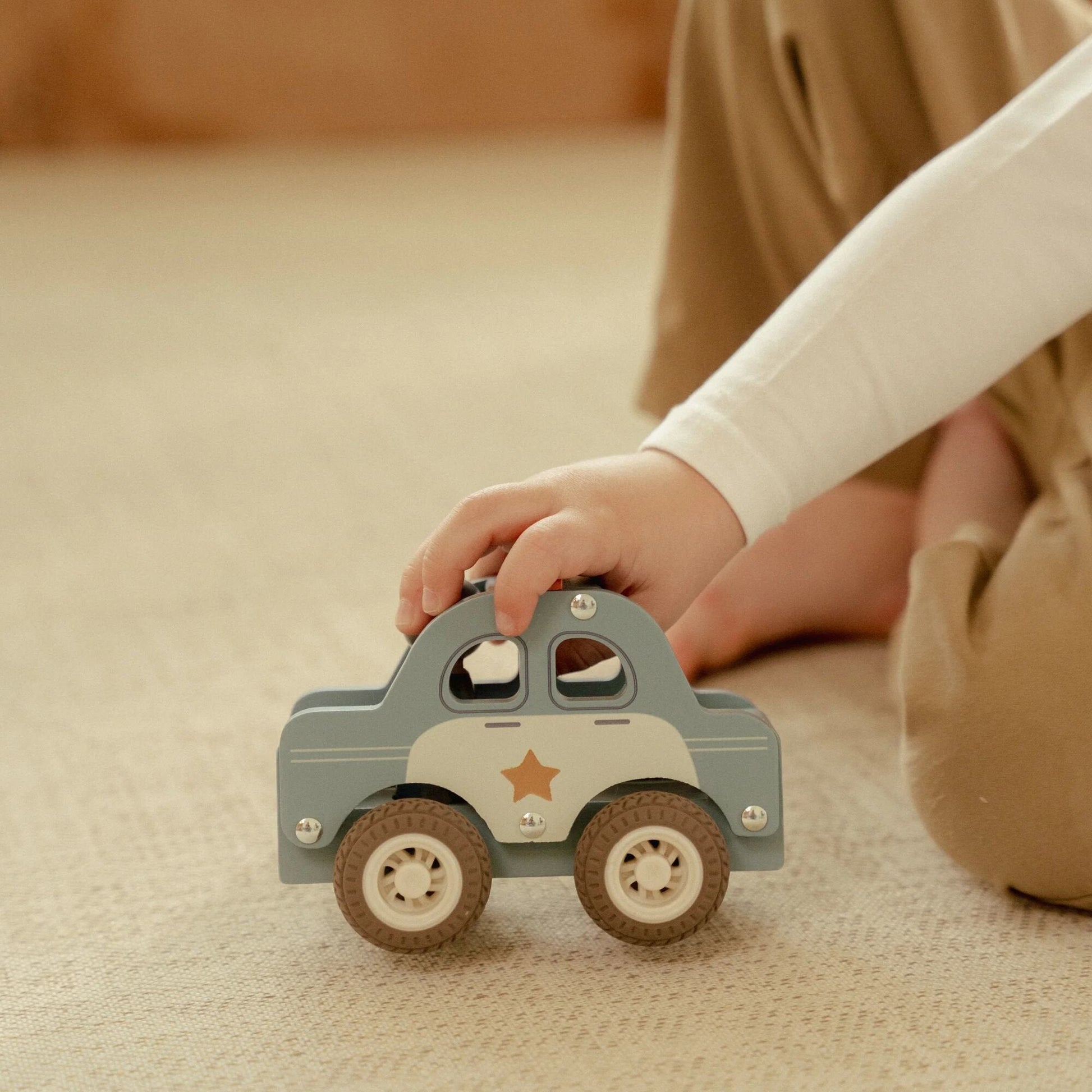 Little Dutch Holz Polizeiauto FSC – Blau – Essentials - Detail