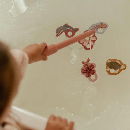Little Dutch Angelspiel rosa - Fischspiel Bad - Lifestyle
