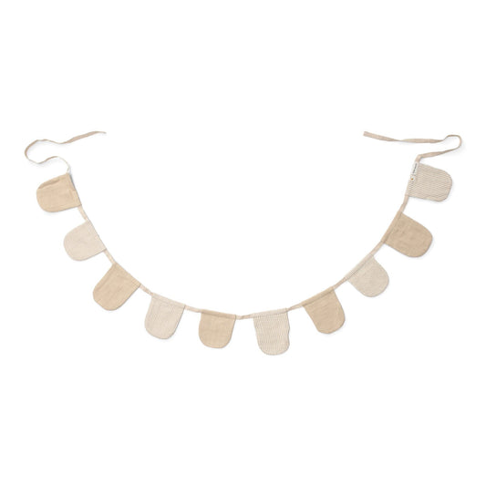 Girlande mit Fähnchen Beige Essentials Studio Aufnahme