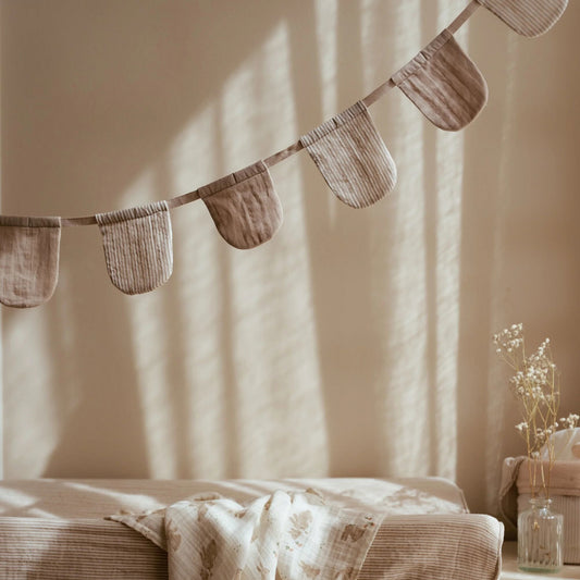 Girlande mit Fähnchen Beige Essentials Anwendung