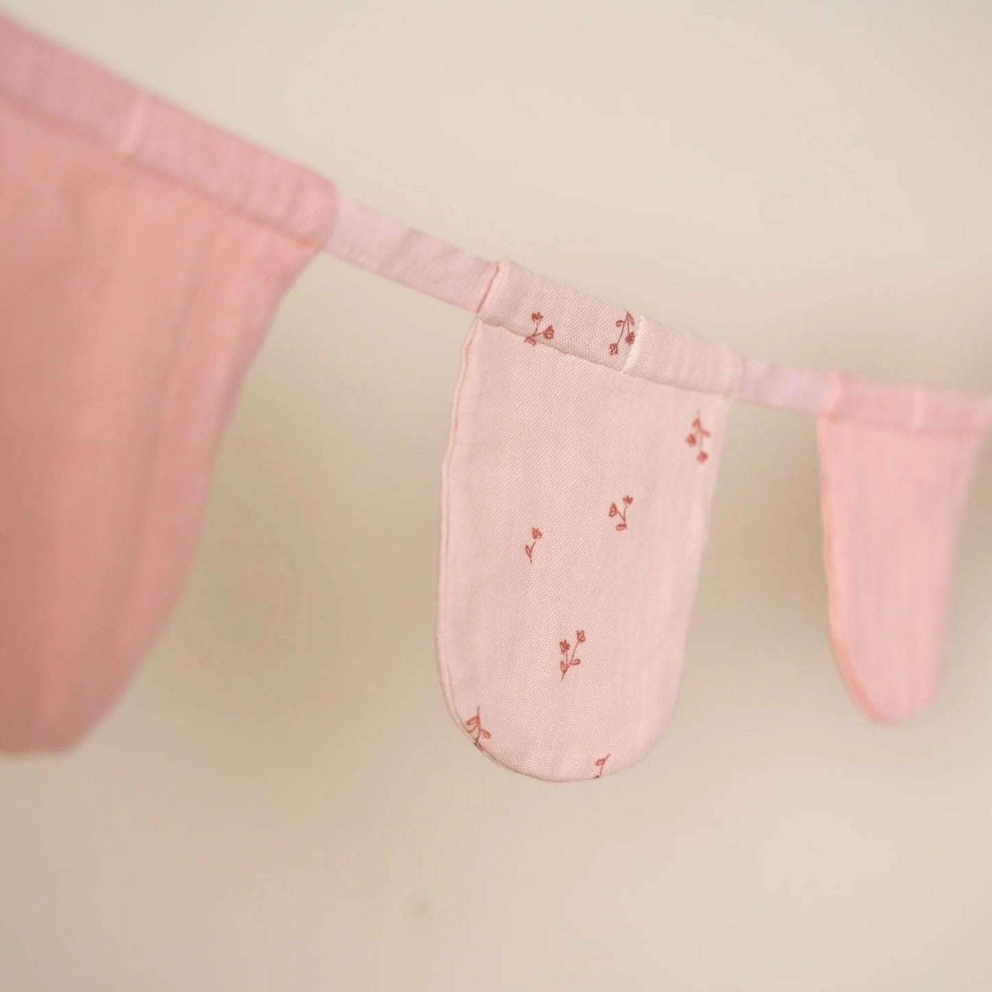 Girlande mit Fähnchen Rosa Essentials Detail 4
