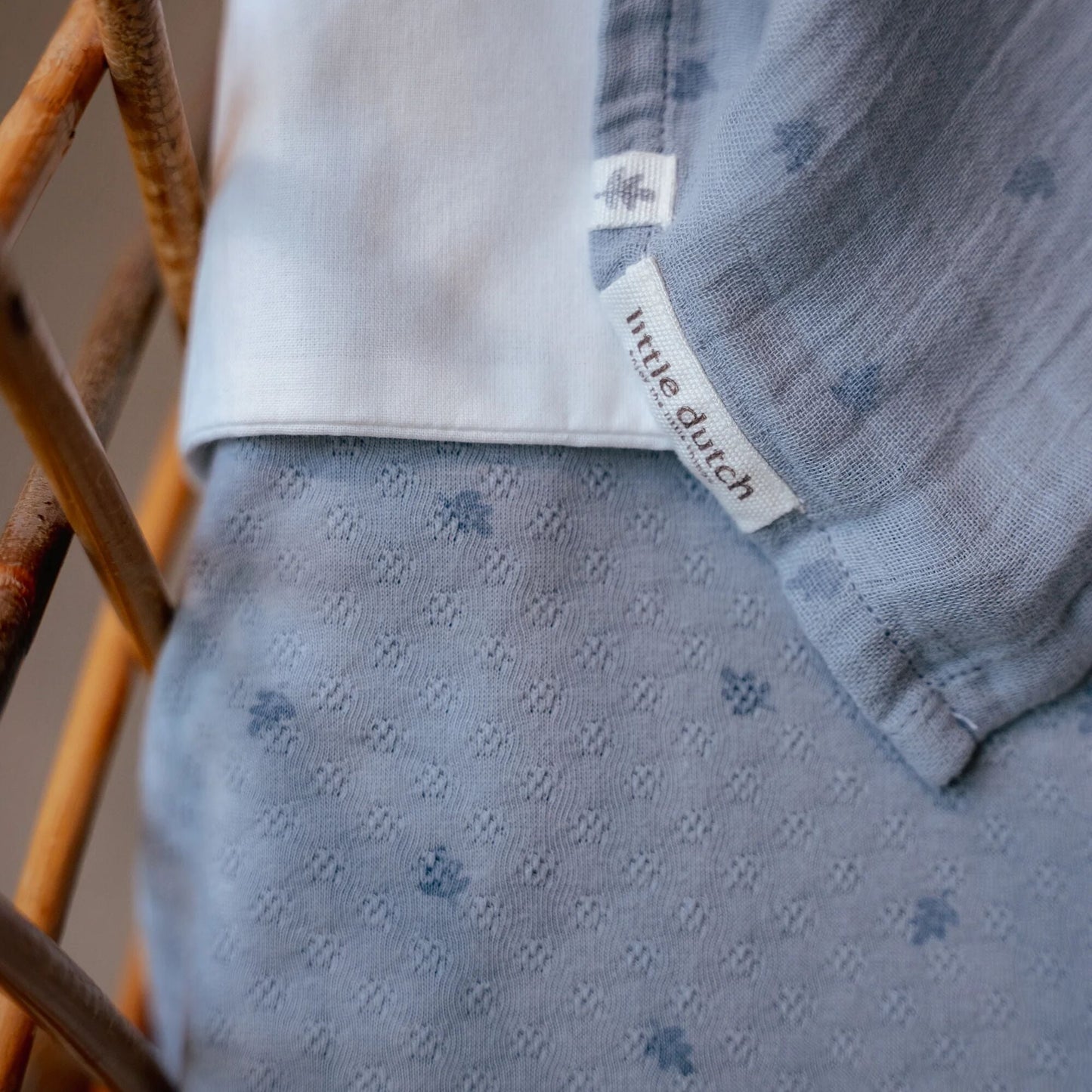 Wiege Decke Blau Essentials Detail 6