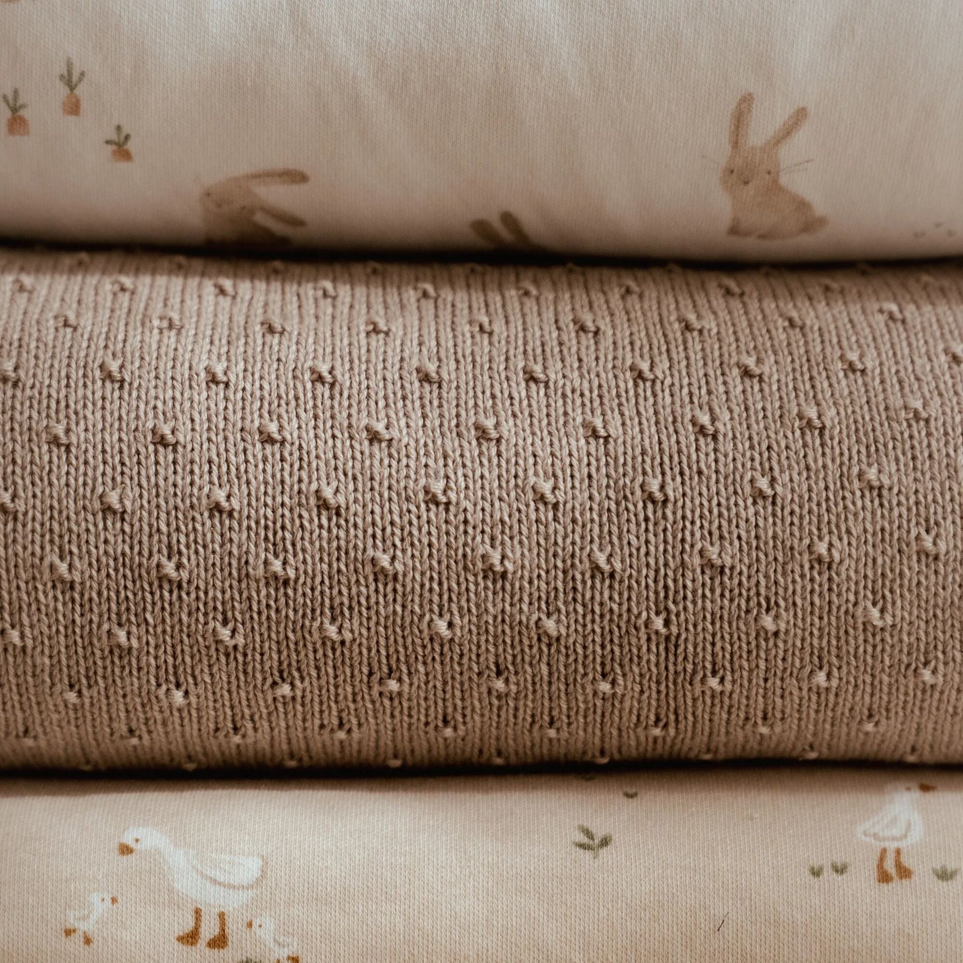 Gestrickte Kinderbettdecke Fleece Beige Essentials Detail 5