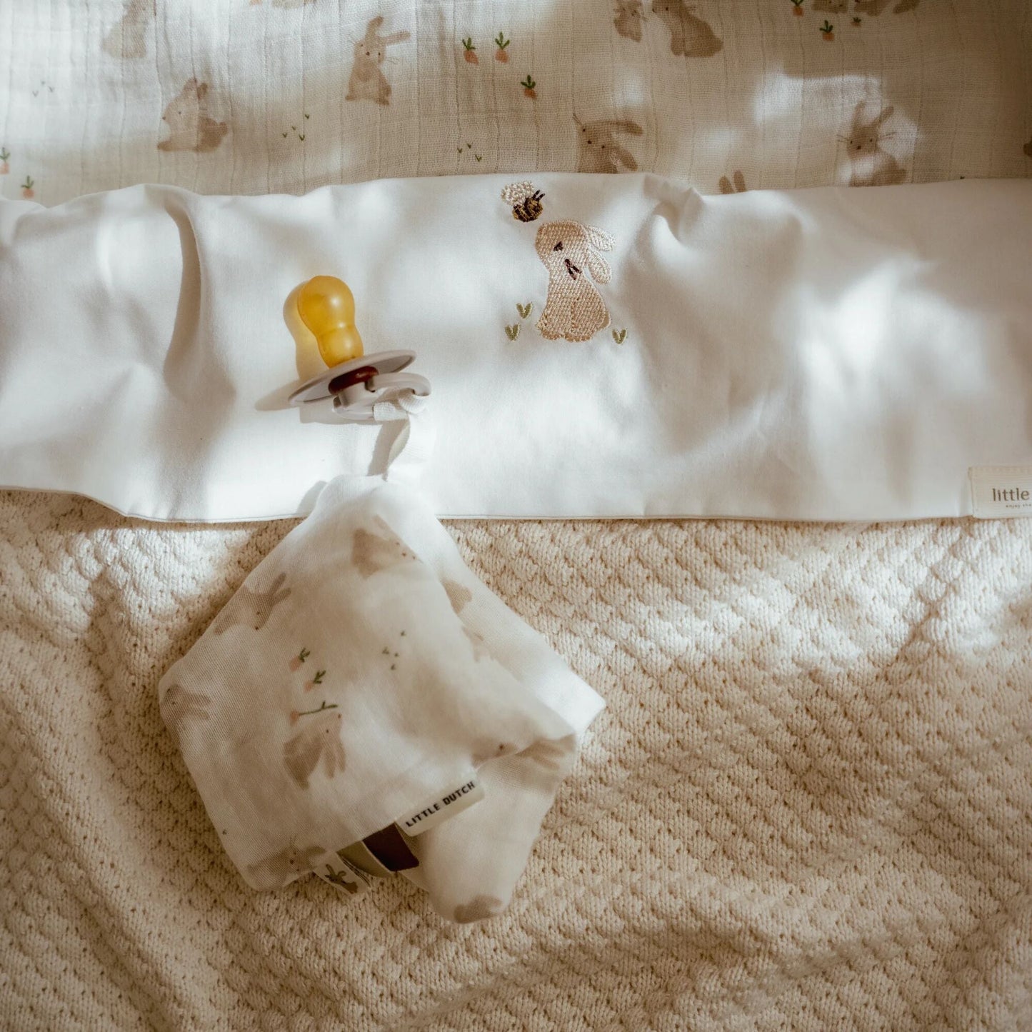 Schnullertuch Weiß Newborn Naturals Baby Bunny Anwendung