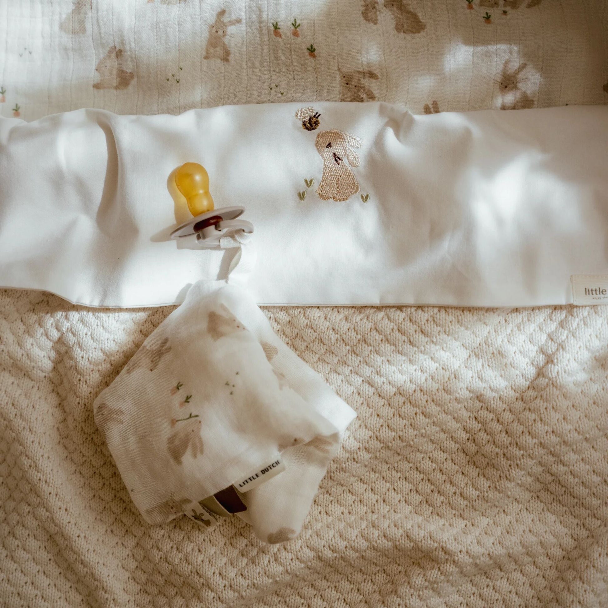 Schnullertuch Weiß Newborn Naturals Baby Bunny Anwendung