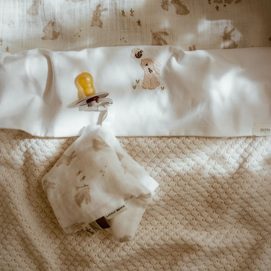 Schnullertuch Weiß Newborn Naturals Baby Bunny Anwendung