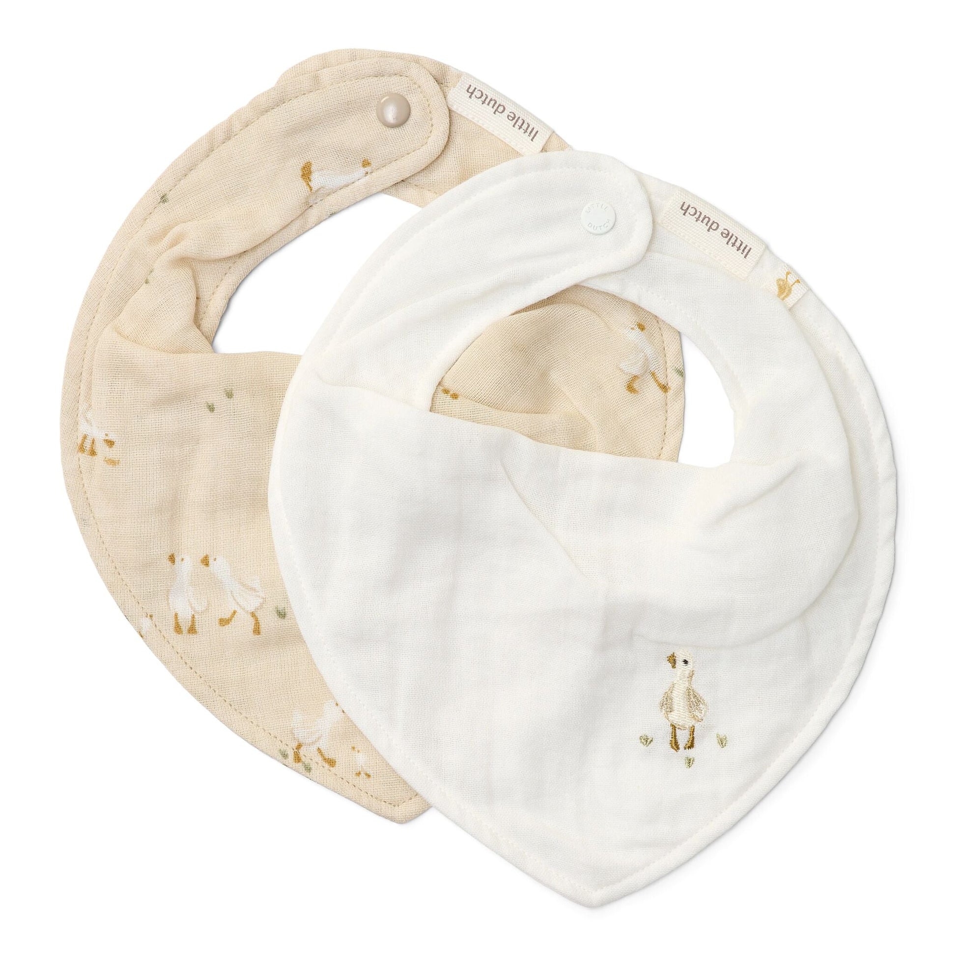 2er Pack Bandana Lätzchen Weiß Newborn Naturals Kleine Gans Studio Aufnahme