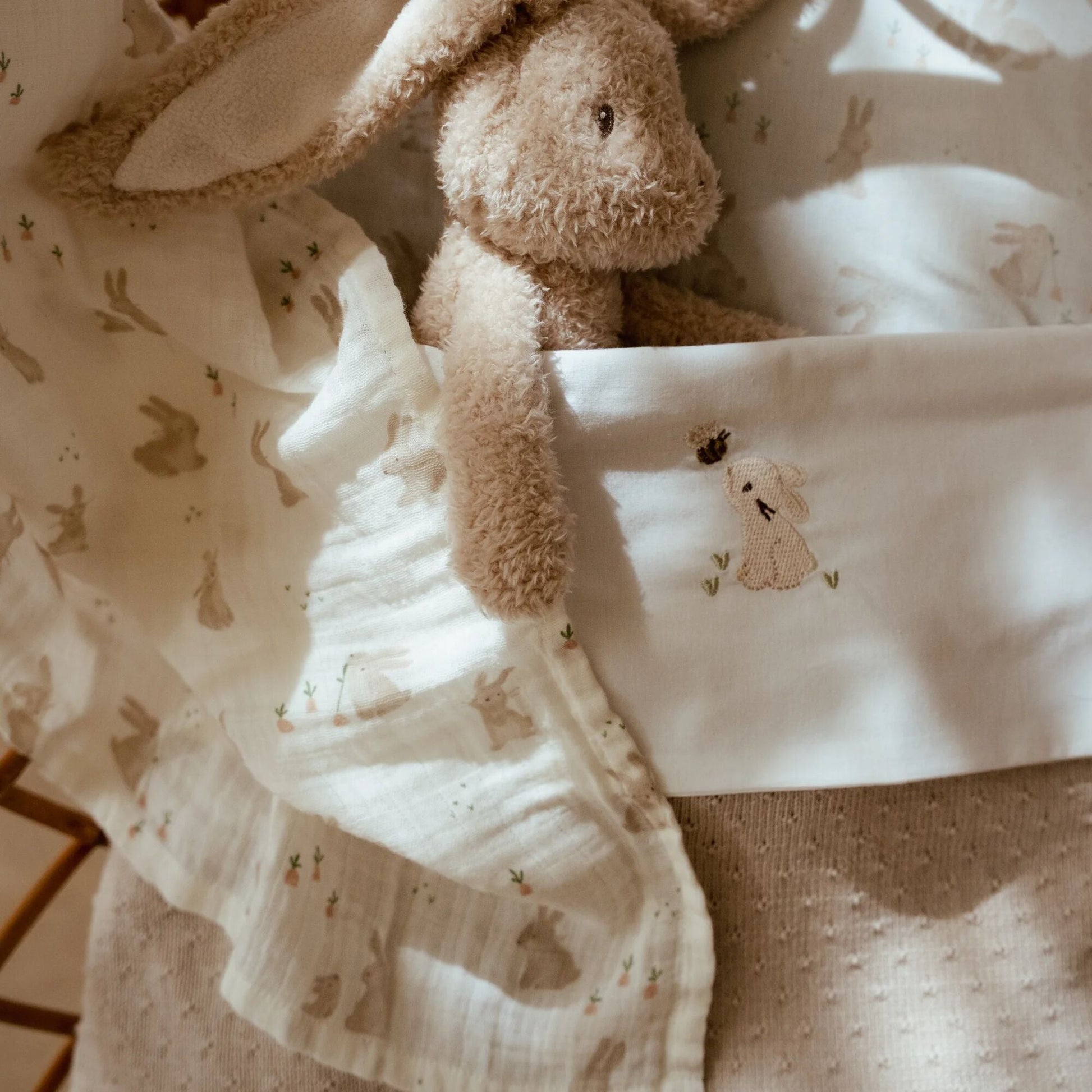 Swaddle Weiß 120 cm Newborn Naturals Baby Bunny Anwendung