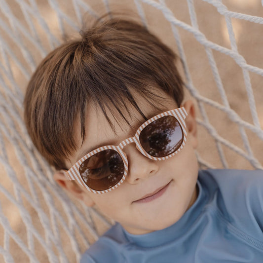 Sonnenbrille Braun Streifen Anwendung