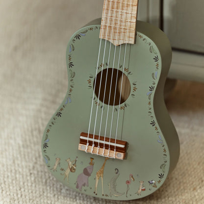 Little Dutch Holzgitarre Grün Safari Friends ganz von vorne