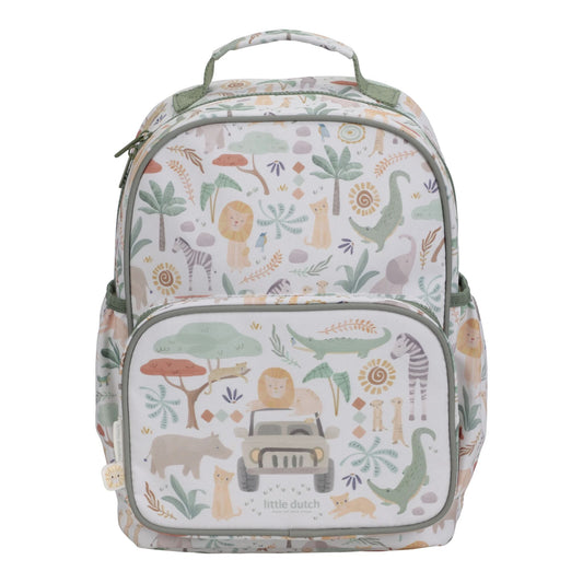 Kind tragt Little Dutch Rucksack 35 cm Safari Friends mit Brustgurt, Lifestyle-Aufnahme