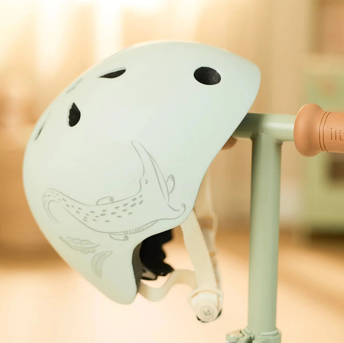 Little Dutch Roller Grün Bundle: Roller & Helm