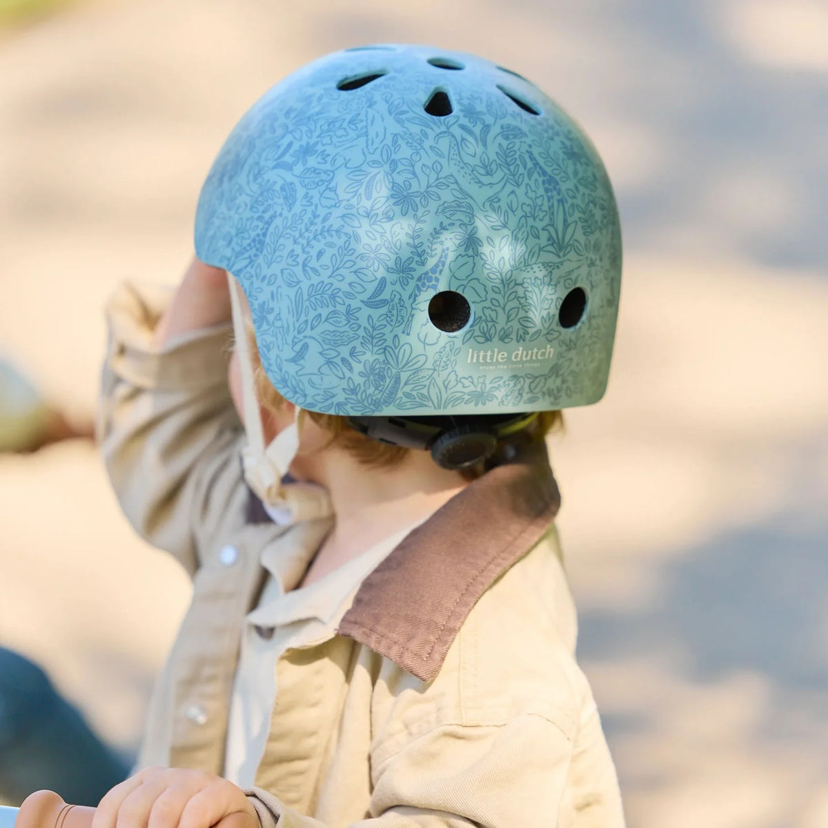 Little Dutch Kinderhelm Blau Safari Tiere Nahaufnahme