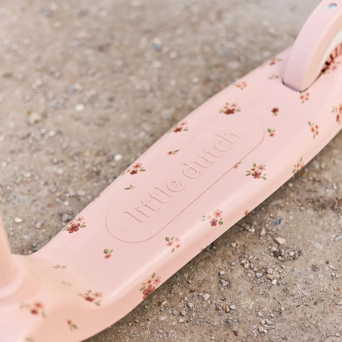 Little Dutch Rosa Roller Bundle: Roller & Helm