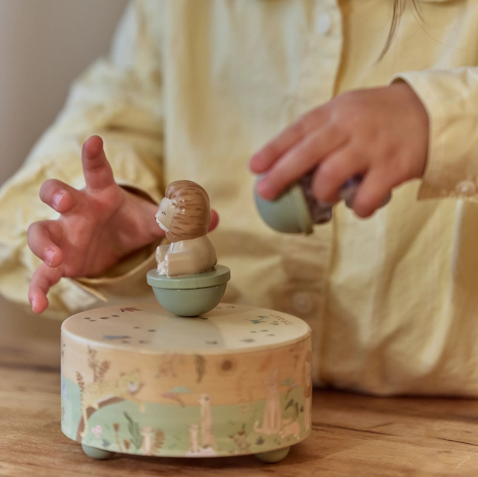 Little Dutch Spieluhr aus Holz Grün Safari Friends – Bild 6
