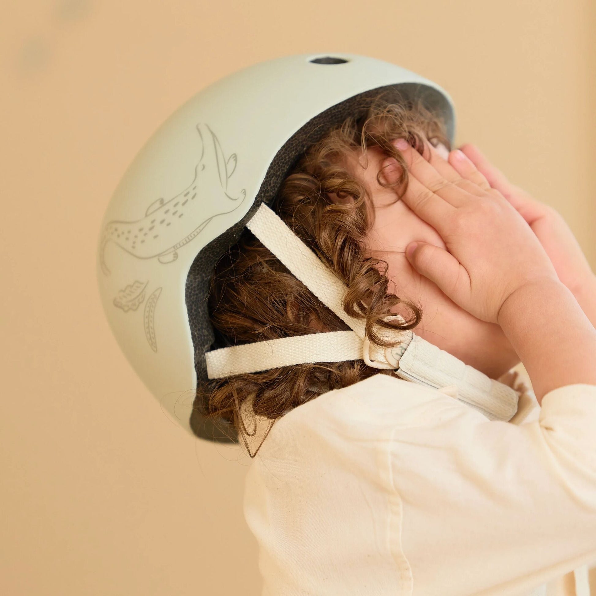 Little Dutch Kinderhelm Gruen mit passendem Roller Set