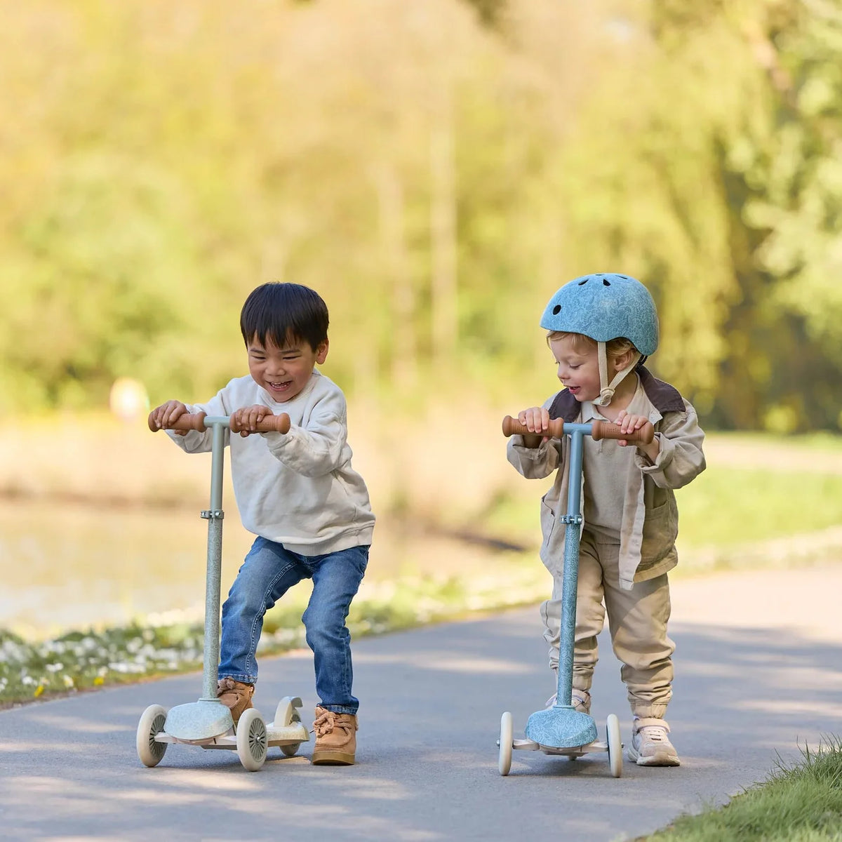 Little Dutch Roller und Helm Grün Safari zusammen im Bundle