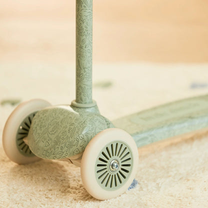 Little Dutch Roller Gruen mit passendem Helm Kollektion