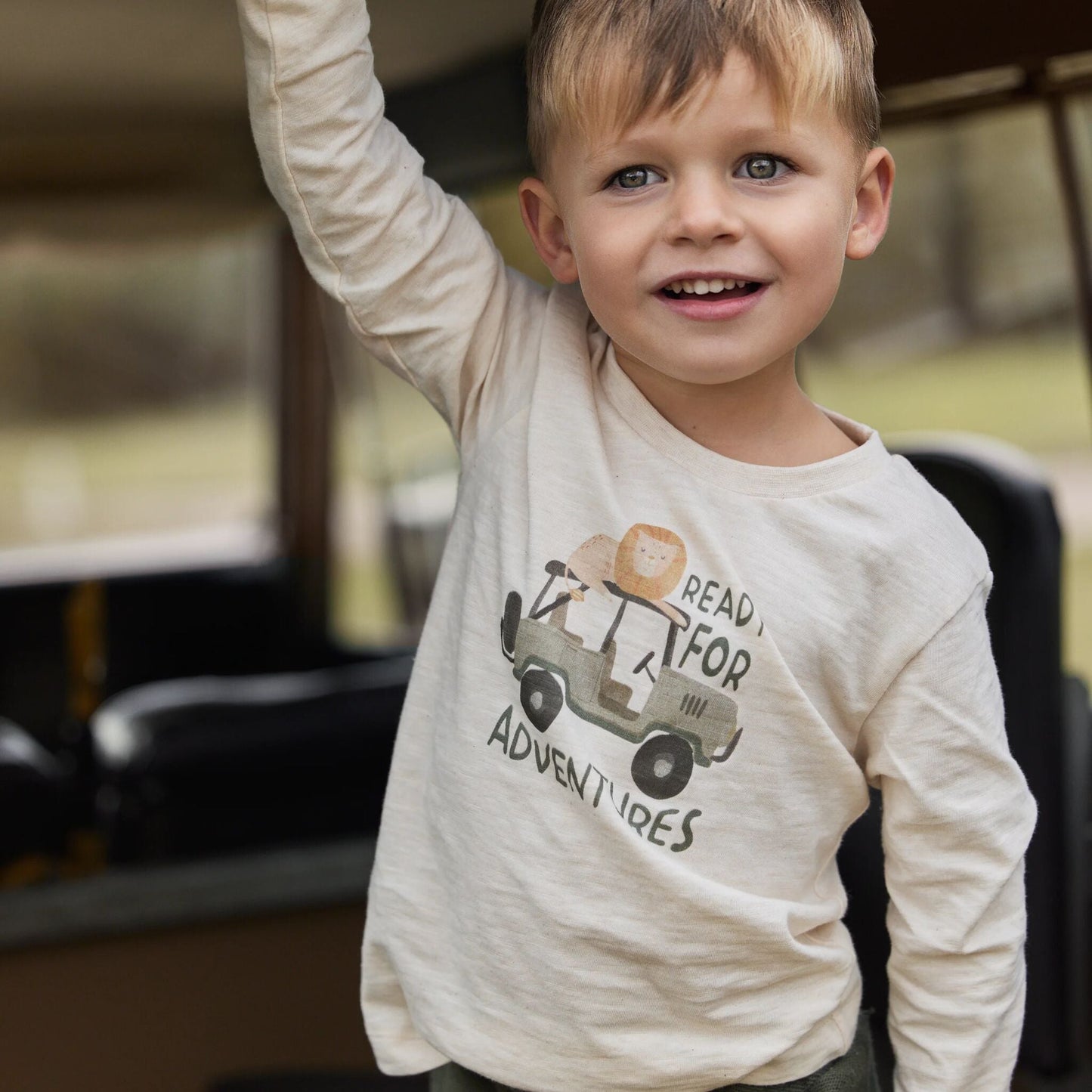Beiges Langarmshirt mit Safari-Auto