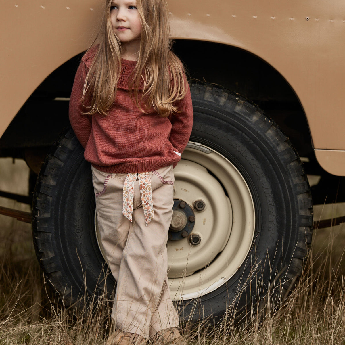 Beige Hose mit Blumengürtel Little Dutch Lifestyle