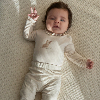 Little Dutch Babybody mit Löwin-Print, Rüschen am Hals und Sandtönen