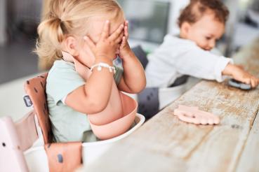 Jollein Silikon Lätzchen mit Auffangschale Nougat 029-007-00093