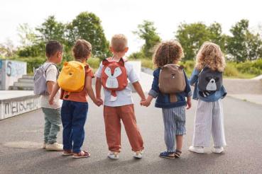 Lässig Kindergartenrucksack Löwe von der Seite