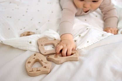 Lässig Beißring Holz 4 teilig, Little Mateys Seitenansicht