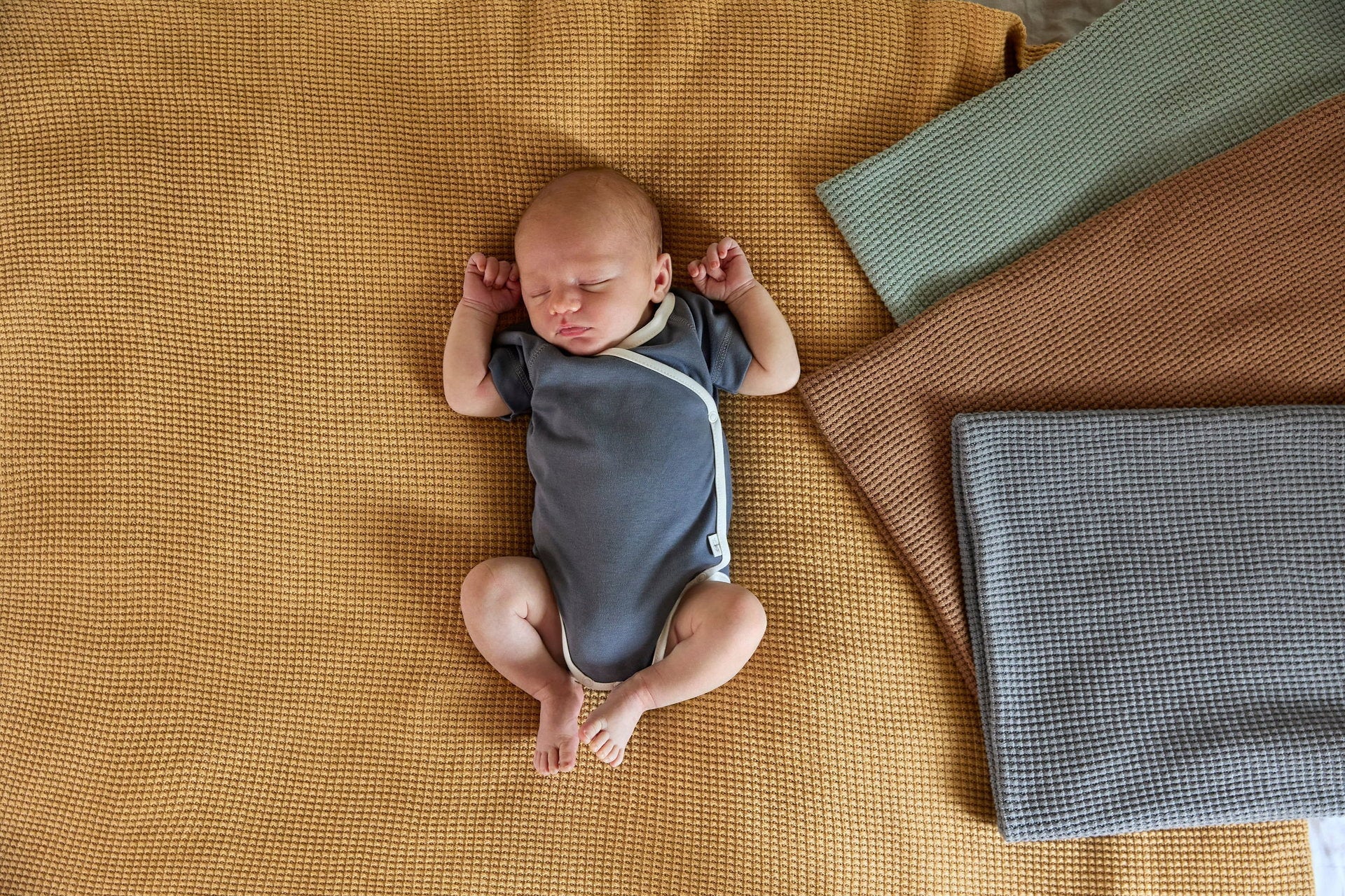 Lässig Babydecke Bio Baumwolle, Nubs, Gelb Seitenansicht
