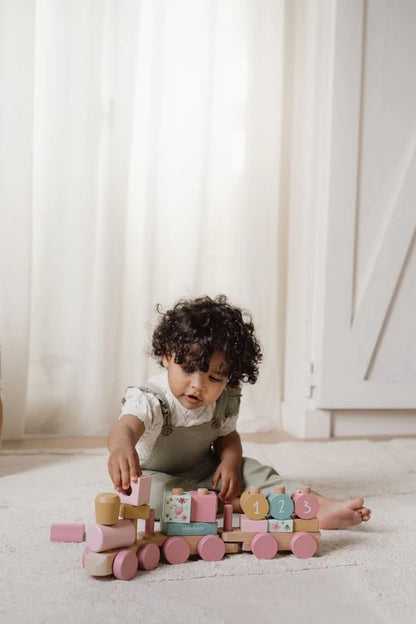 Little Dutch rosa Holz Eisenbahn zur Taufe mit Steck-Formen Fairy Garden von der Seite